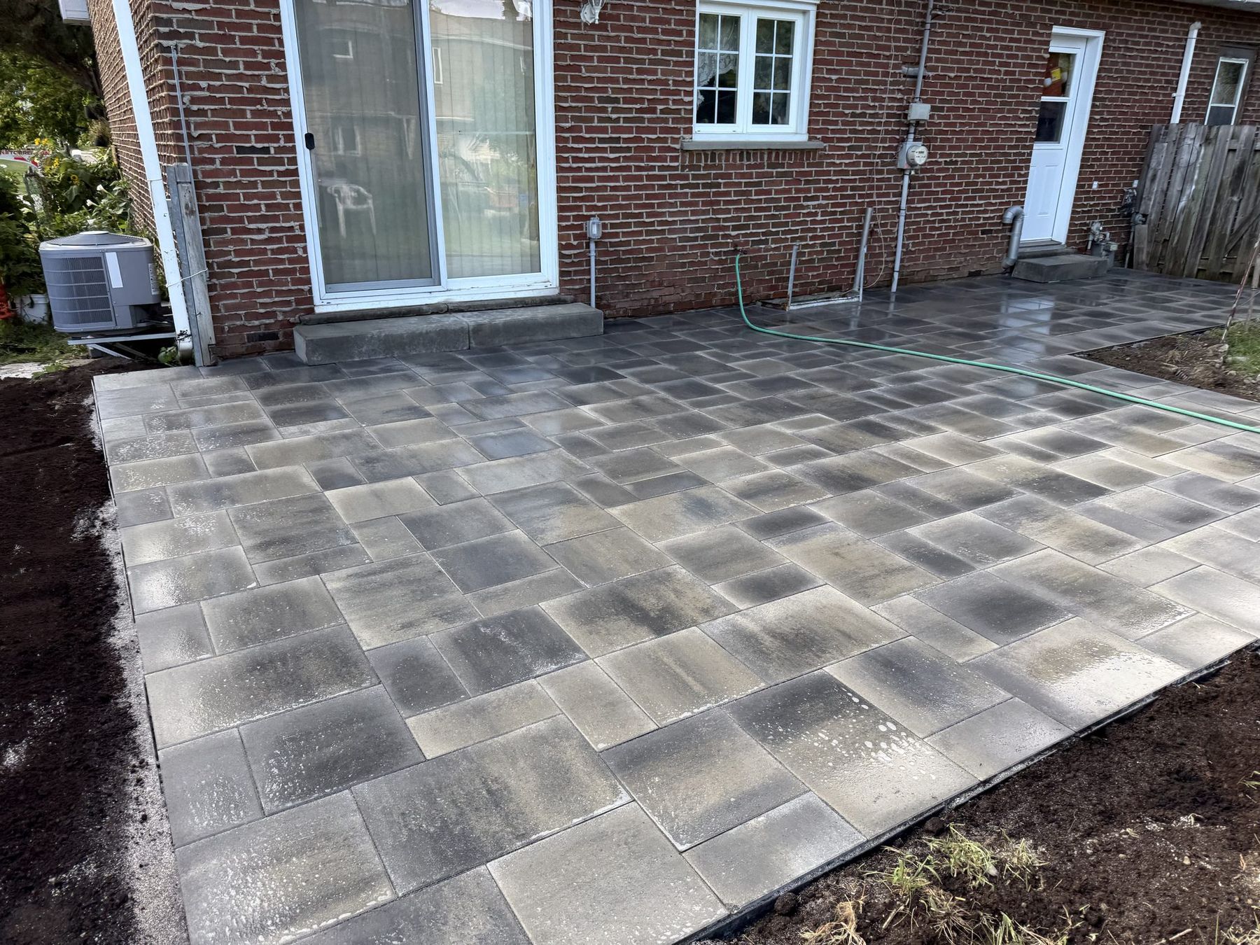 Patio en pavé charbon